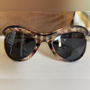 Modern plaid designer style sunglasses
